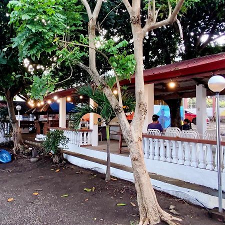 Leynes Taal Lake Resort And Hostel タナウアン エクステリア 写真